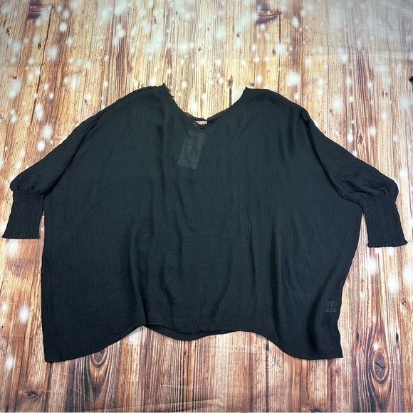 Nomad Tops - NWT Nomad Elegant Black Blouse Tunic Top
Size Small/Medium
